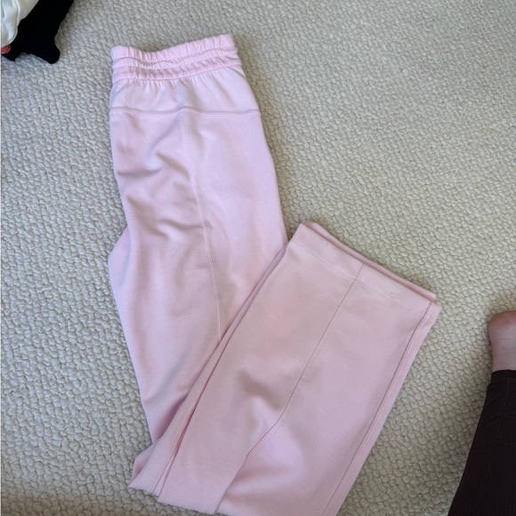Lululemon Athletica Strawberry Milkshake Sweatpants Relaxed Fit - Picture 1 of 4